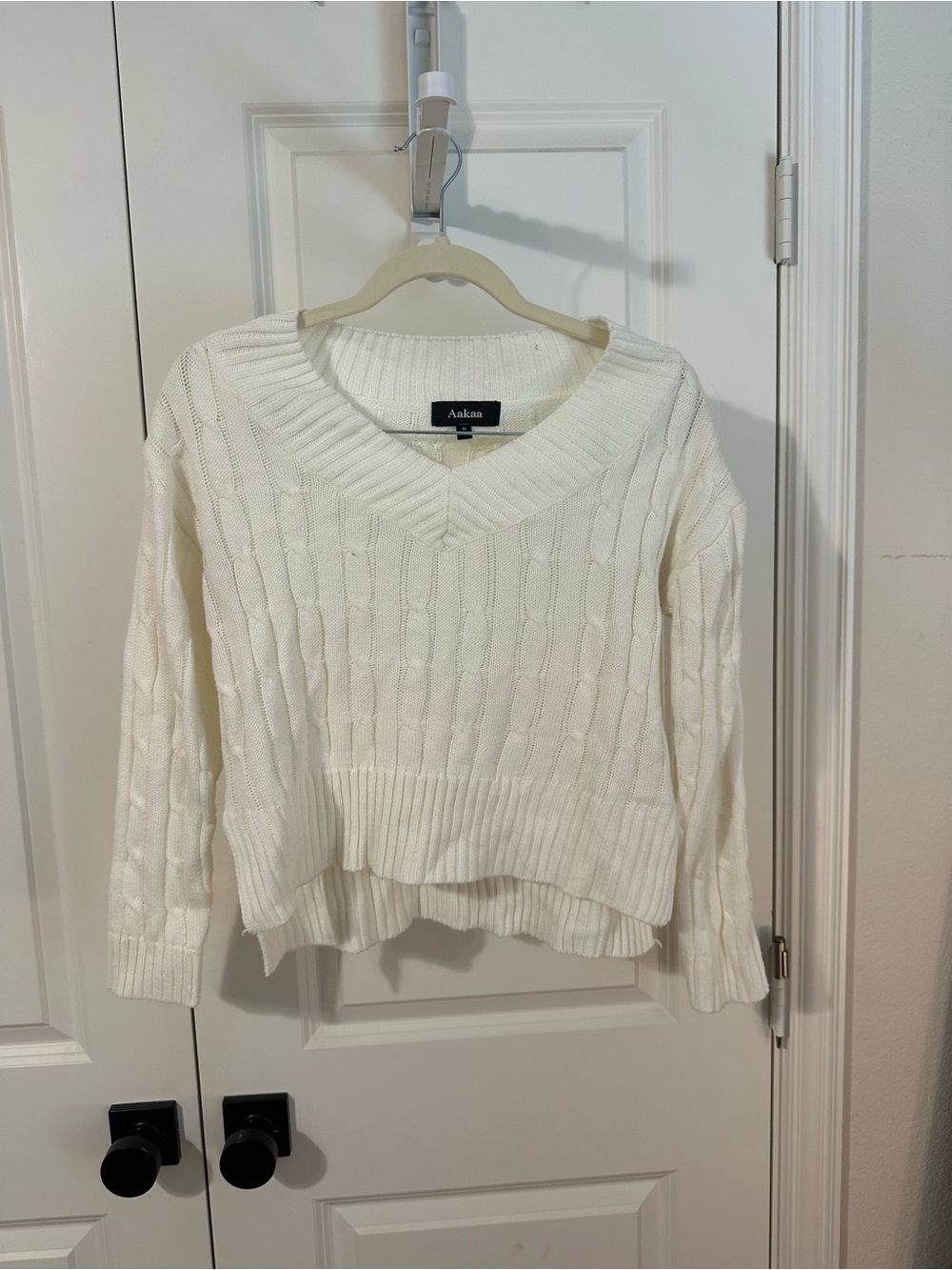 Aakaa Women's Ivory Cable-Knit V-Neck Sweater